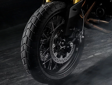 Pneus Pirelli e jantes Akront