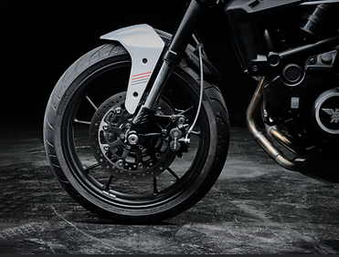 Pneus Pirelli e jantes Akront