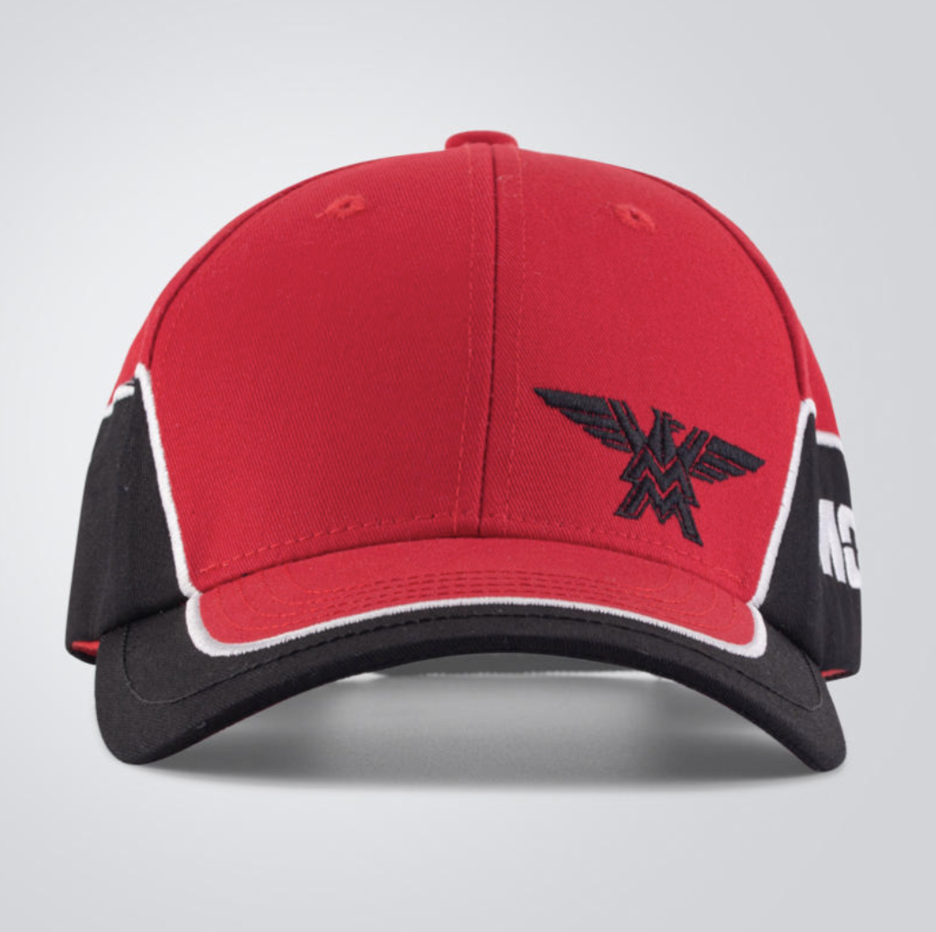 Boné Vermelho e Preto